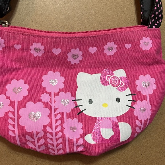 Hello Kitty Shoulder Bag - Picture 4 of 7